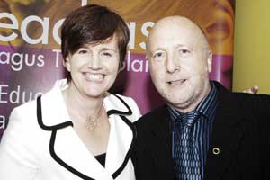 Caitríona Ruane agus Eoghan ‘Gino’ Mac Cormaic