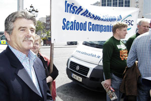 Morgan joins protesting fishermen
