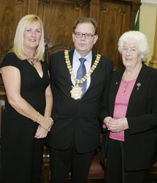 Councillor Tom Hartley and the grand-daughter of Tomás Mac Curtain, Fionnula Mac Curtáin (left) and Mai Mac Curtáin daughter in law of Tomás Mac Curtain