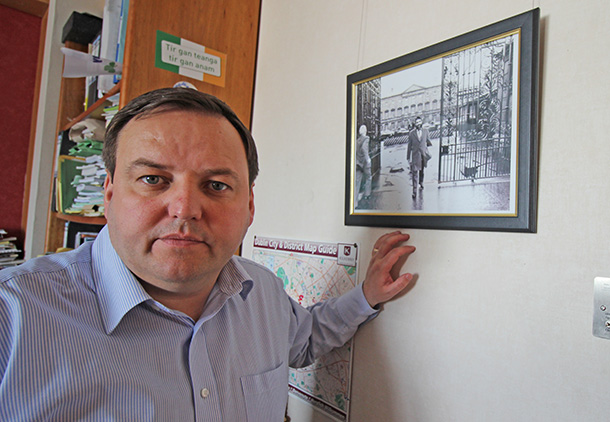 Fulerton Pádraig Mac Lochlainn TD beside a photo of Eddie Fullerton on the Sinn Féin corridor in Leinster House