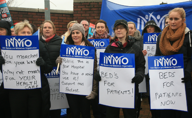 Nurses protest over overcrowding