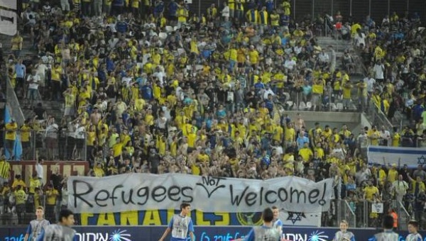 Maccabi Tel Aviv fans unfurl racist “Refugees Not Welcome” banner