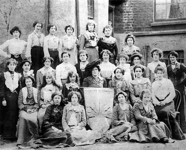 Members of Inghinidhe na hÉireann, 1905. Helena Molony is seated third from left, second row, beside Maud Gonne (holding the banner)