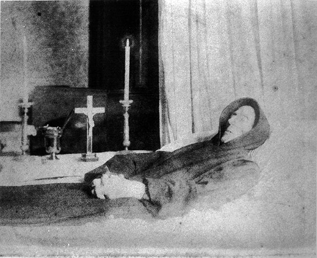The body of Terence MacSwiney in Brixton Prison. The death of Terence MacSwiney made headlines across the world