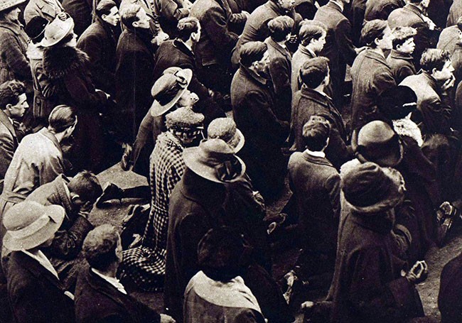 Large crowd praying outside the jail during the executions