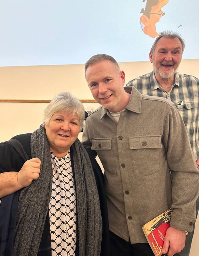 • Chris Hazard and Dr Aleida Guevara.