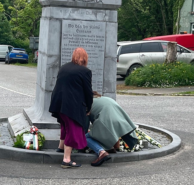 Maura and Rosa Mylonas  - Grandniece  and Great Grandniece of Seán MacDiarmada lay wreaths at his monument.