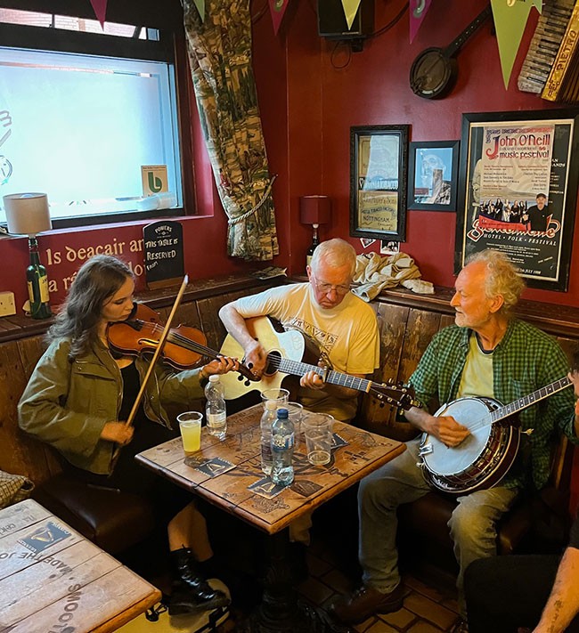 Seisiún i dTí Mhadáin