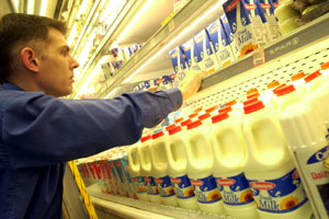Supermarket chains are engaged in a milk price war