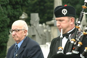 Joe Cahill at the funeral of Eamonn Mac Thomáis
