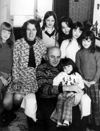 Joe and Annie with their six daughters