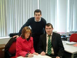 Gráinne Mhic Géidigh hands in her nomination papers