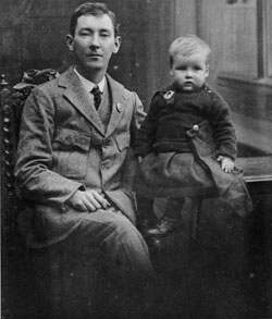 Peadar Kearney with his son Pearse in 1917