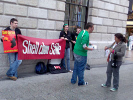 Leinster Ógra Shinn Féin leafleting in O’Connell Street