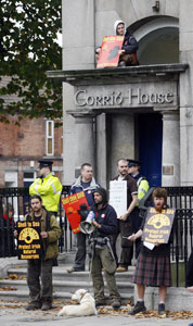 50 people gathered at Shell’s Irish headquarters at lunchtime Friday to show solidarity with the besieged community in Erris