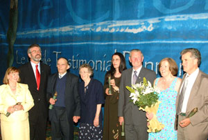 Gerry Adams with Le Chéile 2004 honourees