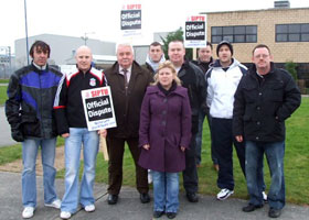 Sinn Féin representatives Larry O’Toole and Denise Mitchell on the Novum picket line