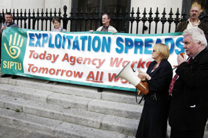 Larry O’Toole addresses SIPTU rally at Dublin City Hall in support of Sinn Féin motion