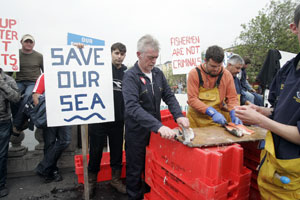 Fishermen from Kilmore Quay, Wexford, give away fish on Dublin’s O’Connell Bridge in protest at the Government’s failure to support their industry