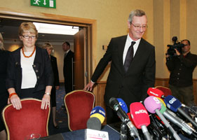 Justice Seán Ryan Chairperson of the Commission to Inquire into Child Abuse presenting the report to the media