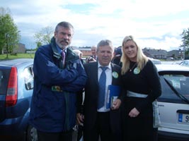 Plenty of reasons for contentment Gerry Adams, Henry Cremin and Toiréasa Ferris in Cork