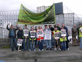 Dockers, families and locals protest at jobs and pay cuts