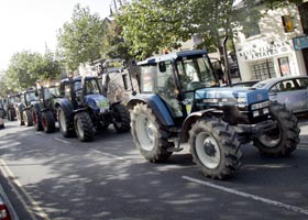 FALLING INCOME: Farmers held a series of protests around the country on Monday