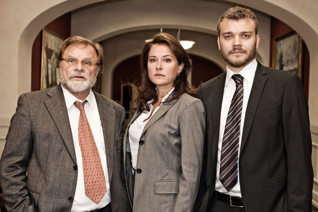borgen-pressemde Sidse Babett Knudsen as Birgitte Nyborg with (right) Johan Philip Asbæk as Kasper Juul and (left) her mentor in the Moderates, Bent Sejrø (Lars Knutzon)